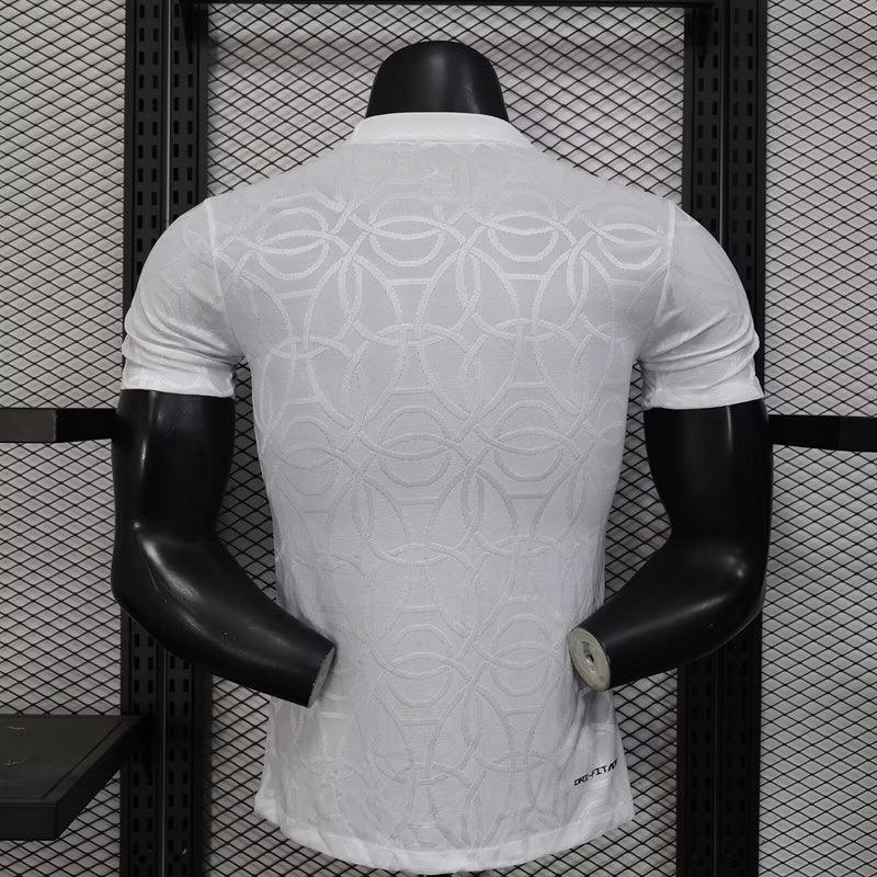 Maillot PSG concept 2025-26 de Le 12 -ème Maillot, maillot de football avec logo et design futuriste sur fond bleu.