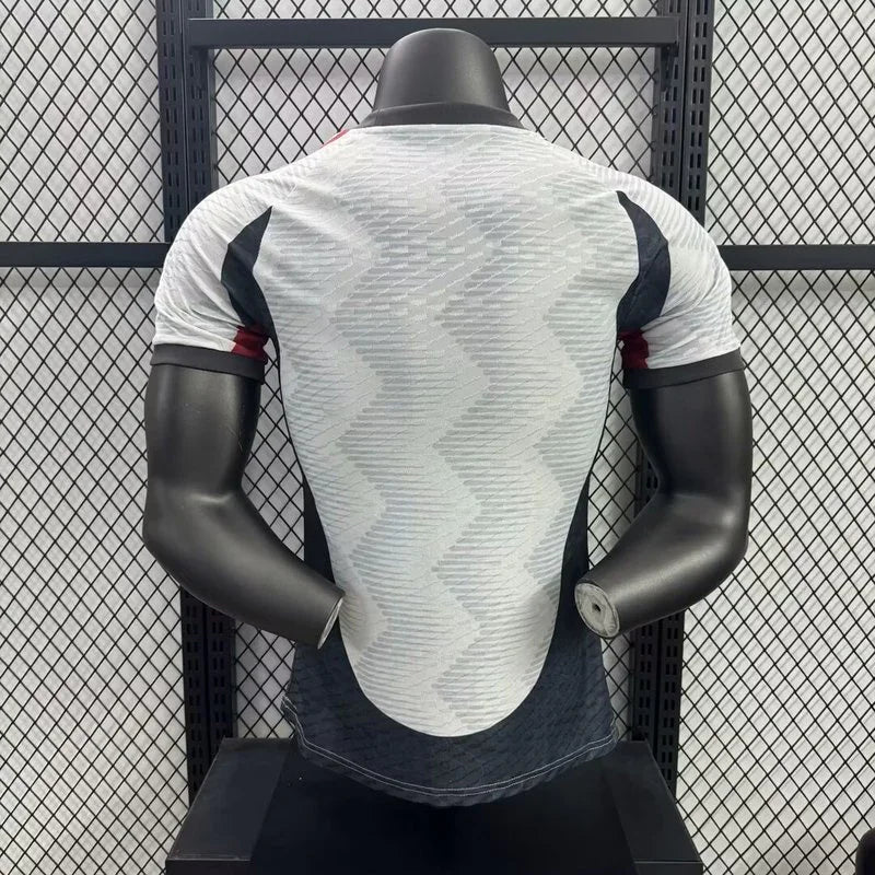 Maillot Japon concept 2025-26 de Le 12 -ème Maillot, devant, avec motifs et logo national sur tissu de sport bleu.