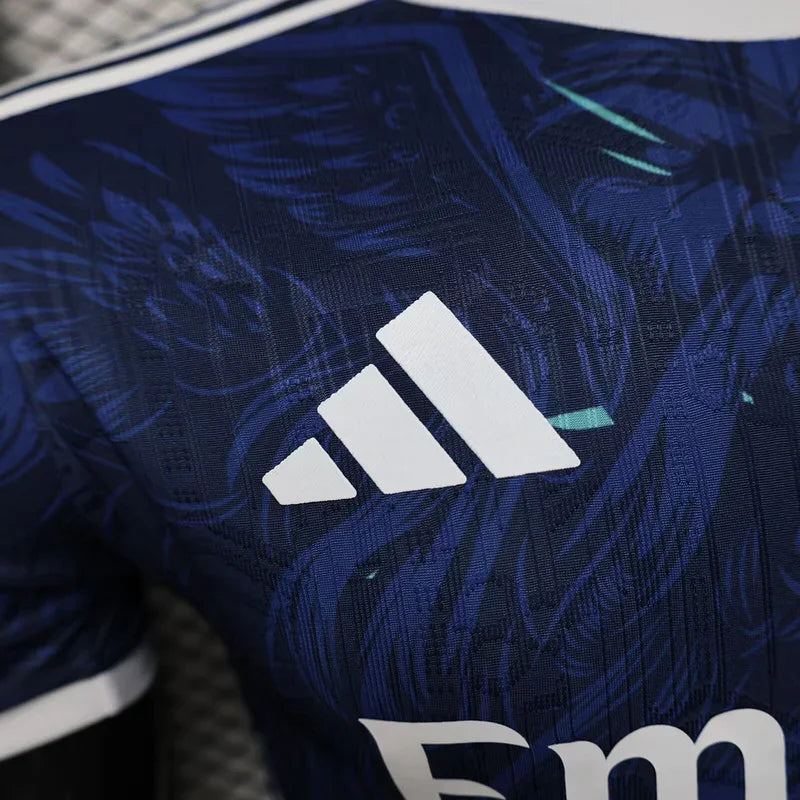 Maillot concept Real Madrid 2025-26 par Le 12 -ème Maillot, maillot de football blanc avec logo du club, vue de face.