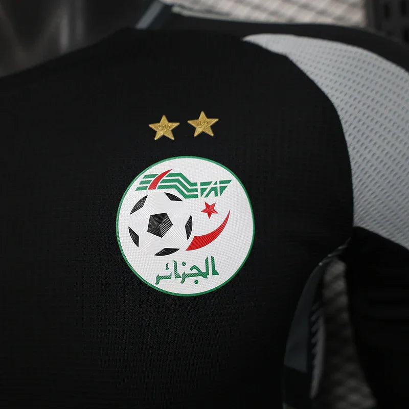 Maillot Algérie concept 2025 de la marque Le 12, maillot de football avec design moderne et couleurs vert, blanc et rouge.