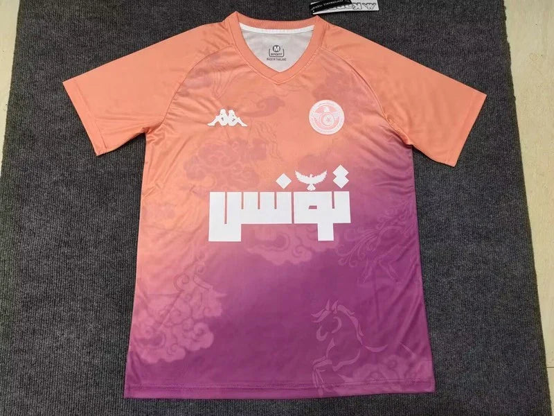 Maillot de football Tunisie 2025, conçu par Le 12, avec les couleurs traditionnelles et le logo national visible.