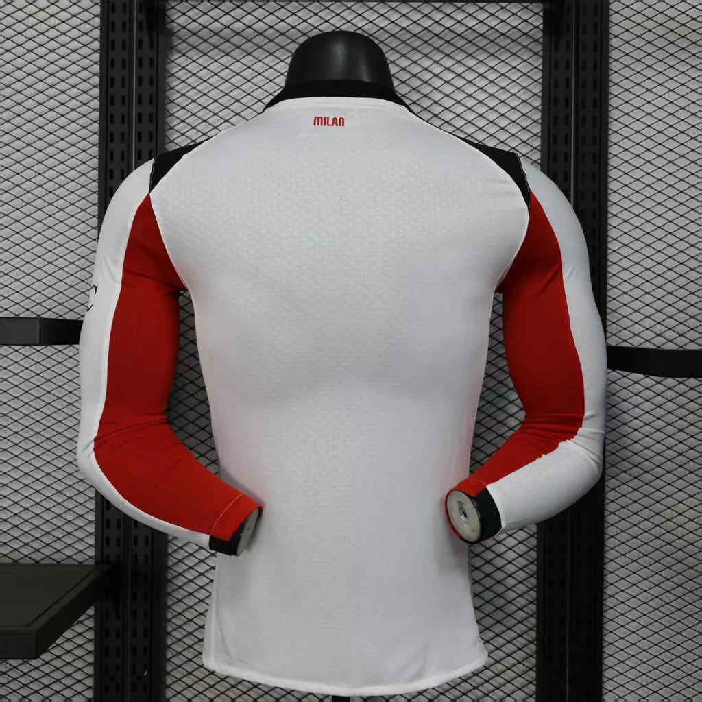Maillot à manches longues AC Milan 2025-26, le 12 -ème Maillot, en tissu rouge avec logo et détails du club.