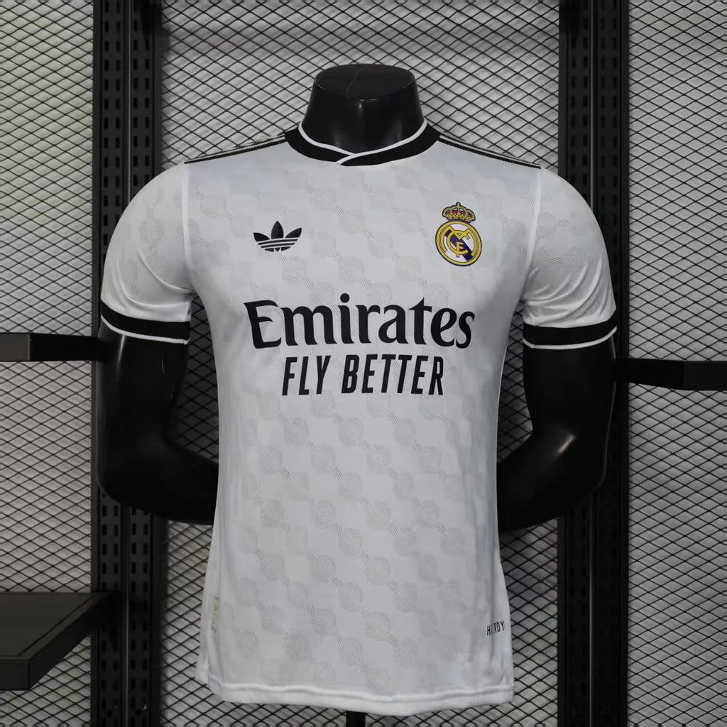 Maillot concept Real Madrid 2025-26 de la marque Le 12 -ème Maillot, vue de face avec logo et design moderne.