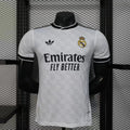 Maillot concept Real Madrid 2025-26 de la marque Le 12 -ème Maillot, vue de face avec logo et design moderne.