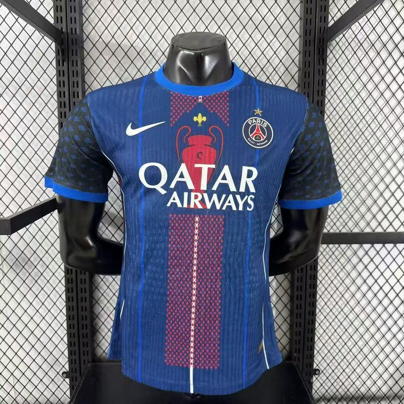Maillot PSG concept 2025-26 Le 12 -ème Maillot, maillot de football bleu avec logo du PSG et détails modernes.