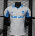 Maillot Marseille 2025-26 de la marque Le 12-ème, vue de face avec logo et détails du maillot de football.