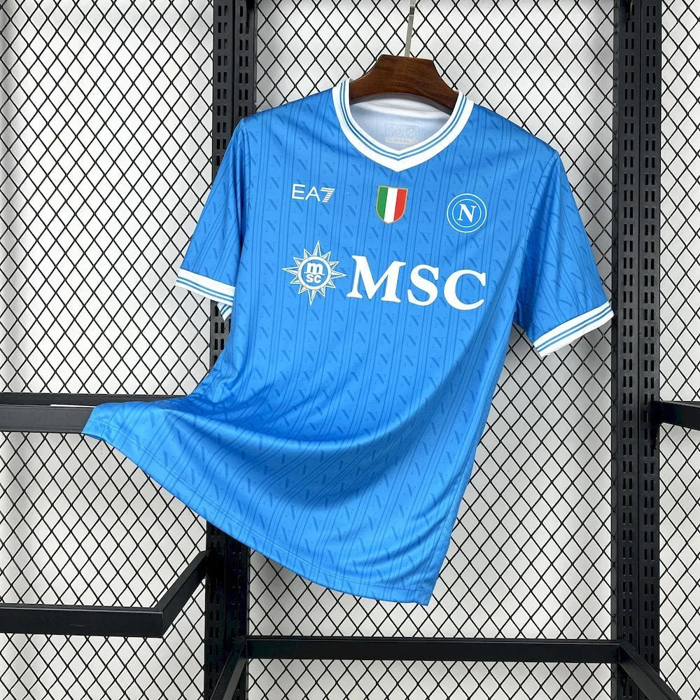 Maillot Napoli 2025-26 de la marque Le 12 -ème Maillot, vue de face, avec logo et détails du design.