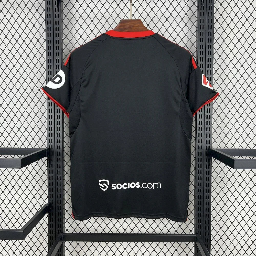 Maillot extérieur Séville 2025-26 de Le 12 -ème Maillot, vue front avec design sportif et couleurs vives.