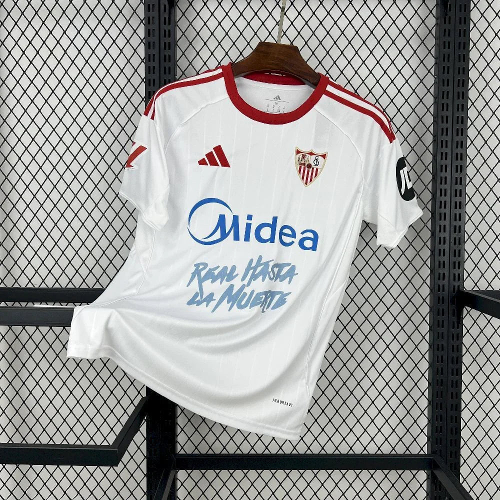 Maillot Séville concept 2025-26 de Le 12 -ème Maillot, vue frontale avec logo et design moderne.