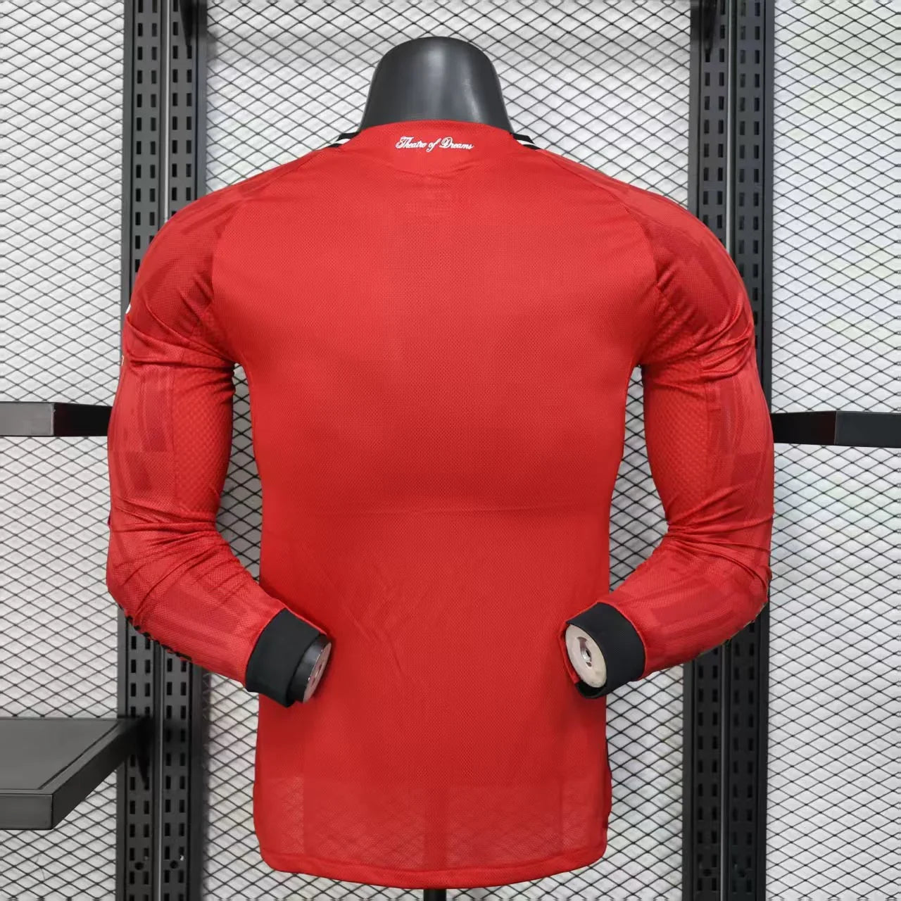 Maillot Manchester United manches longues 2025-26 Le 12-ème Maillot, devant avec logo et design officiel de la saison.