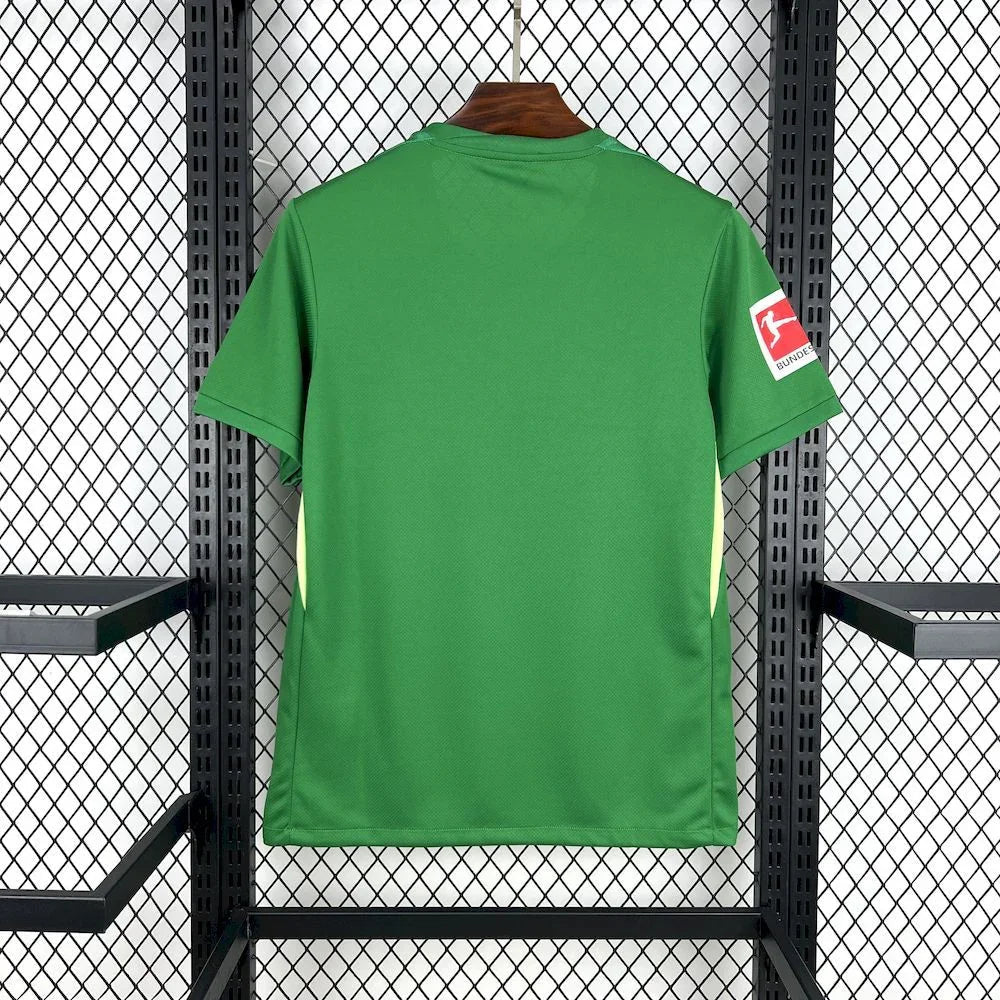 Maillot Wolfsburg 2025-26 de Le 12 -ème, maillot de football avec logo officiel et détails du club.