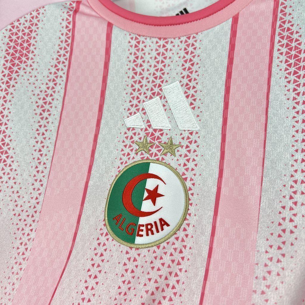 Maillot Algérie 2026, le 12ème Maillot, vue frontale, design concept avec drapeau national et logo officiel.