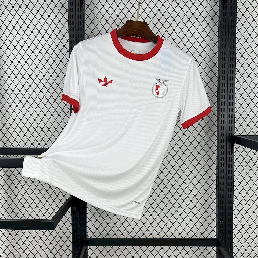Maillot Benfica concept 2025-26 de la marque Le 12 -ème Maillot, vue de face avec logo et design moderne.