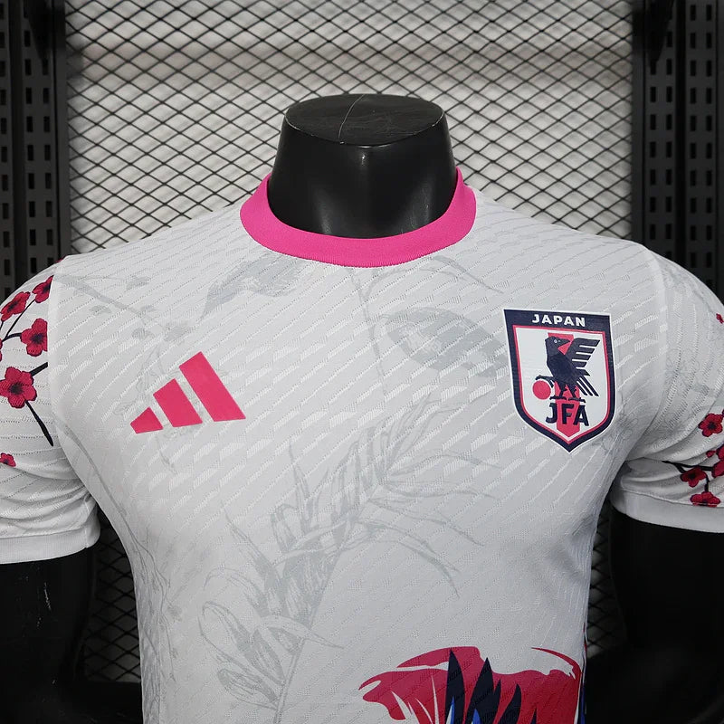 Maillot de football Japon 2025-26, marque Le 12 -ème Maillot, en tissu bleu avec logo et détails de conception visibles.