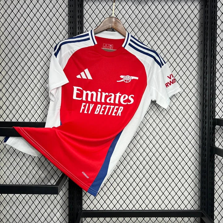 Maillot domicile Arsenal 2024/25 Le 12-ème Maillot, maillot de football rouge avec logo et détails blancs.