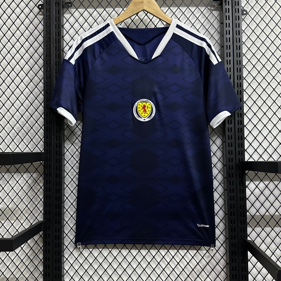 Maillot domicile Écosse 25/26 de Le 12 -ème Maillot, maillot de football avec logo et design écossais, vue de face.