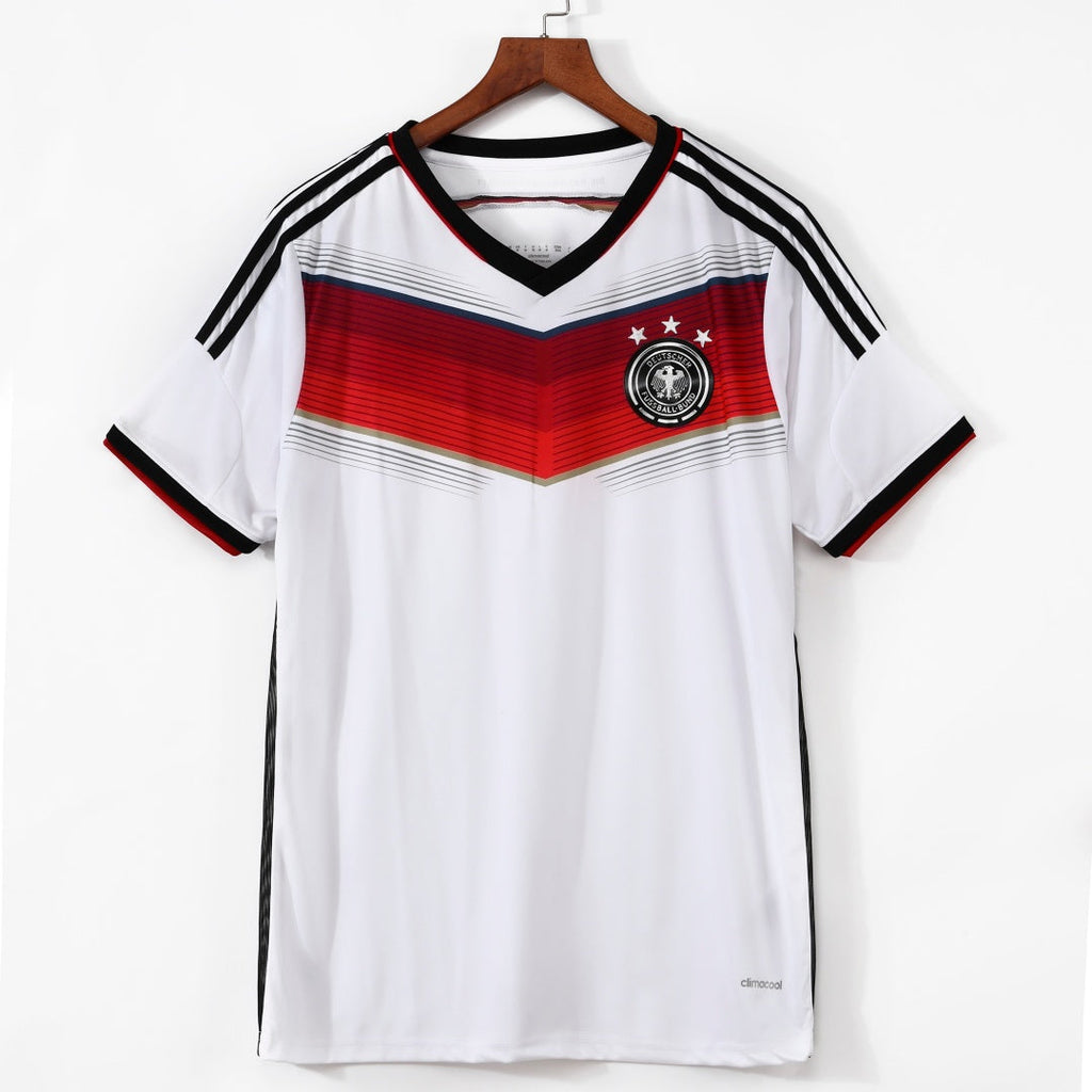 Maillot domicile rétro de l'Allemagne 2014, modèle Le 12 -ème Maillot, vue de face avec logo et design traditionnel.