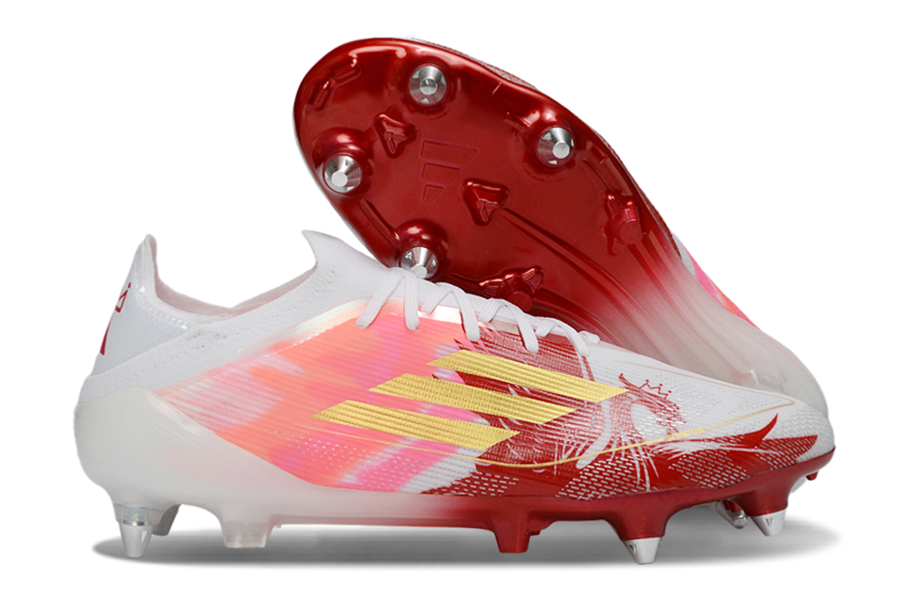 Crampons F50 FG élite de Le 12 -ème Maillot, fixation robuste pour chaussures de football, montrés sur un fond neutre.