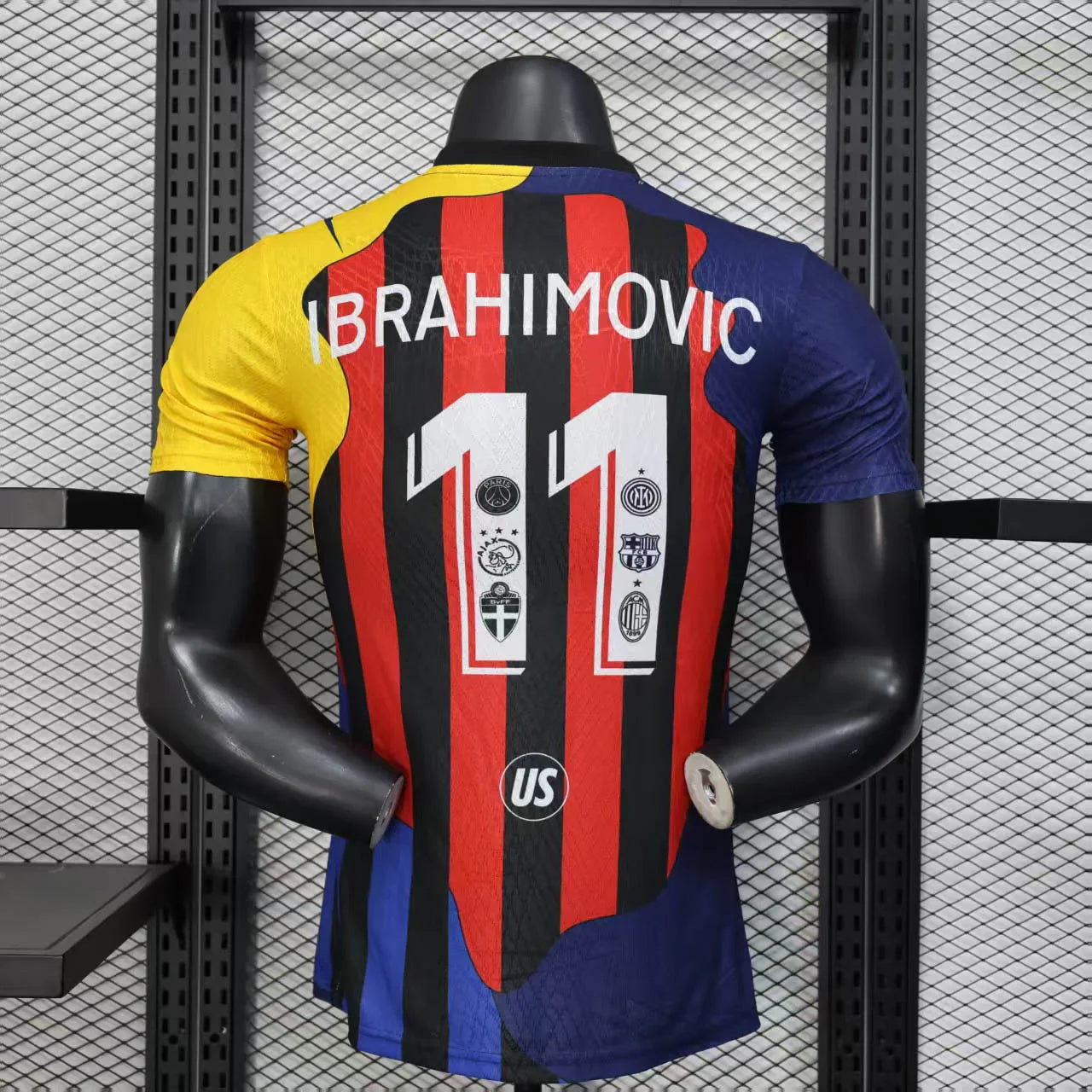 Maillot Le 12 -ème Ibrahimovic concept 2025-26, maillot de football avec logo et design moderne visible sur l'image.