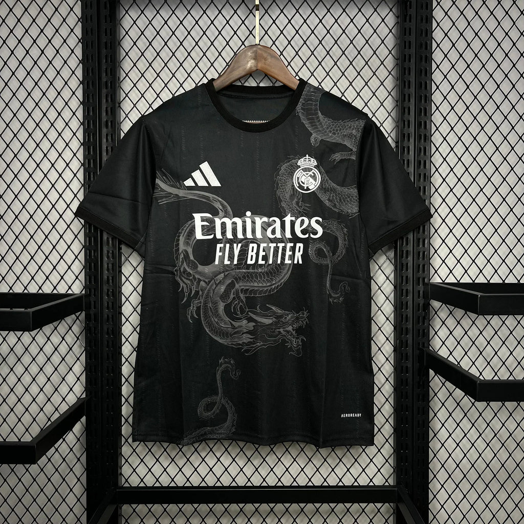 Maillot de football noir Real Madrid 2024 2025, marque Le 12 -ème Maillot, avec logo et détails du club.