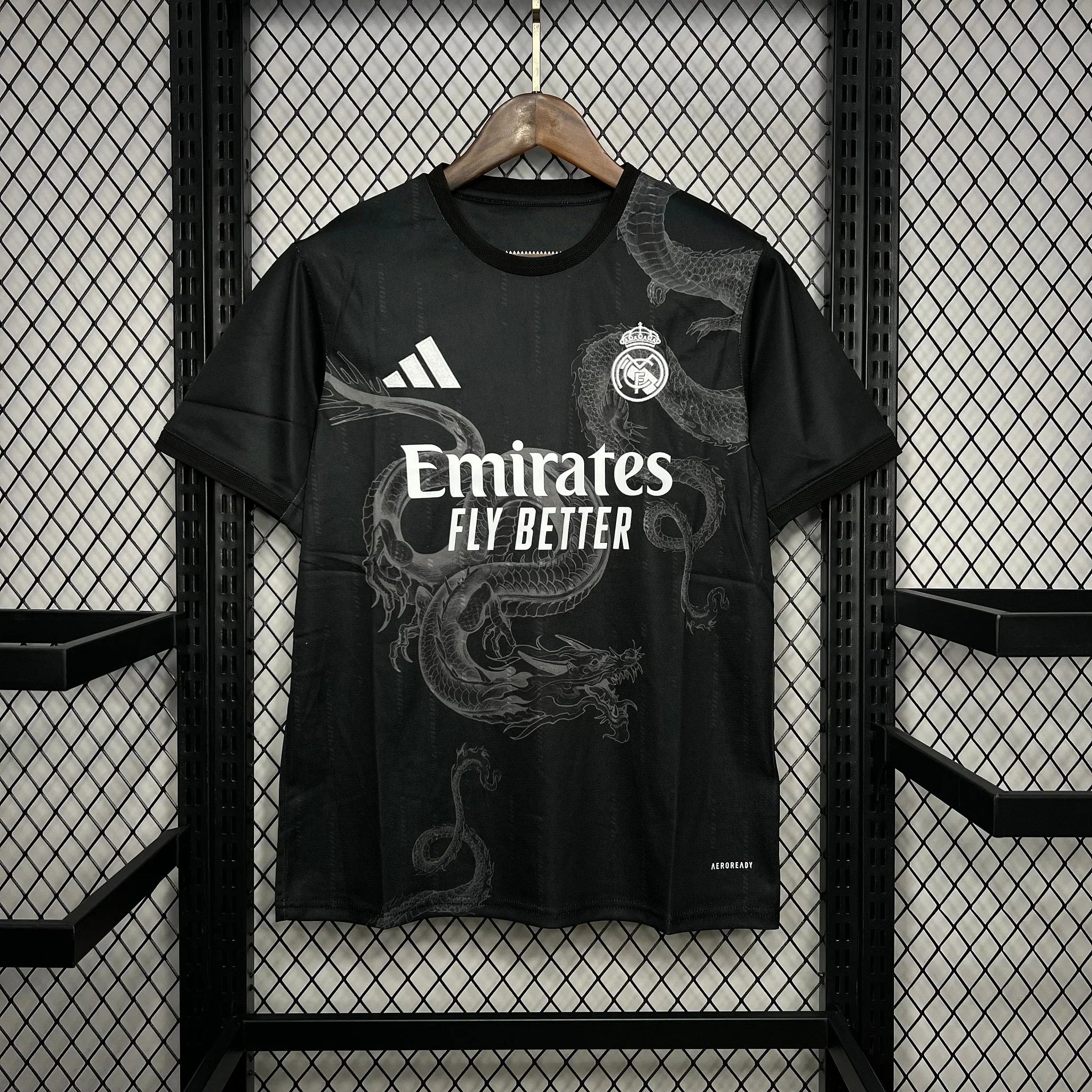 Maillot de football noir Real Madrid 2024 2025, marque Le 12 -ème Maillot, avec logo et détails du club.