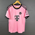 Maillot de gardien Bayern Munich Le 12 -ème Maillot, taille 25/26, maillot de football avec logo et détails du maillot de gardien.