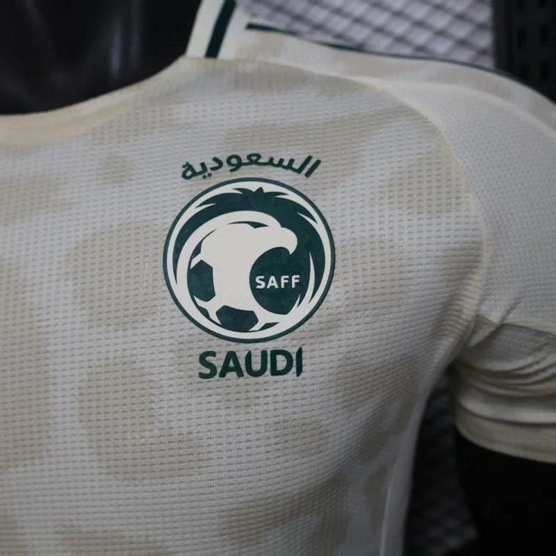 Maillot de la Coupe du Monde 2026 de l'Arabie Saoudite, marque Le 12 -ème Maillot, vue de face avec logo et design national