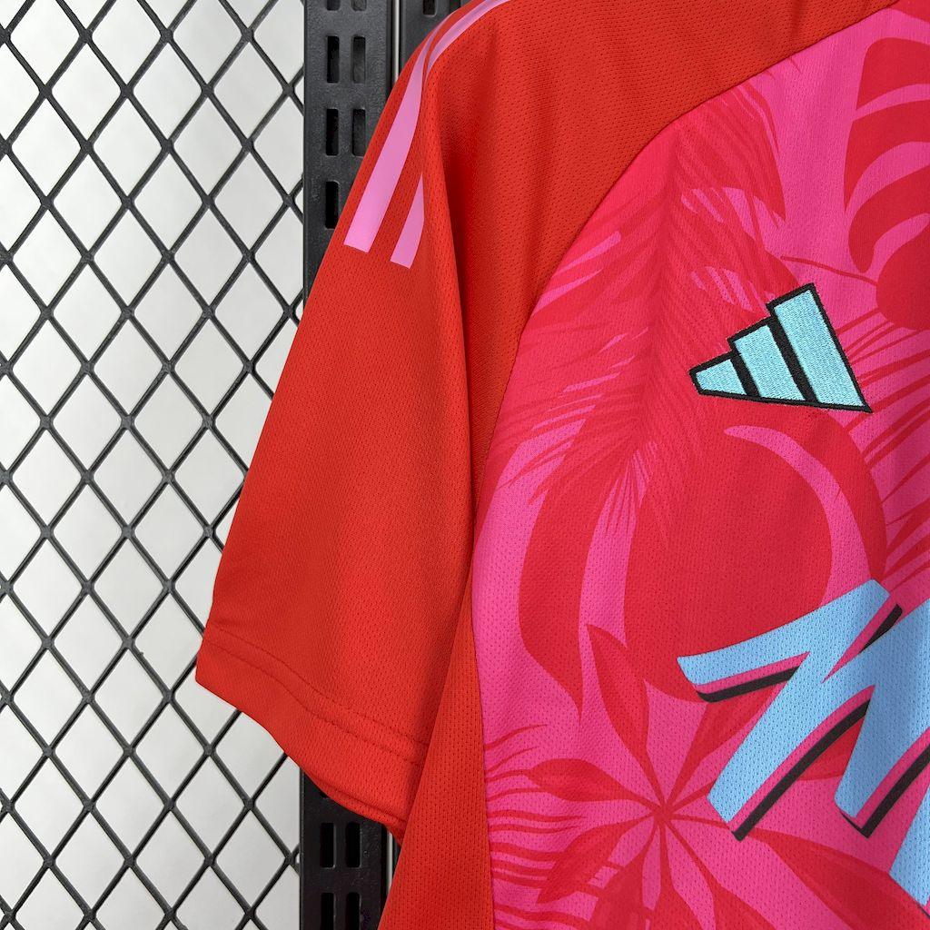Maillot Inter Miami 25-26 ans de Le 12 -ème Maillot, maillot de football avec logo et détails de l'équipe sur le devant.