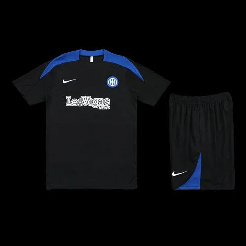 Ensemble Inter Milan de Le 12 -ème Maillot, maillot de football noir et bleu avec le logo de l'équipe.