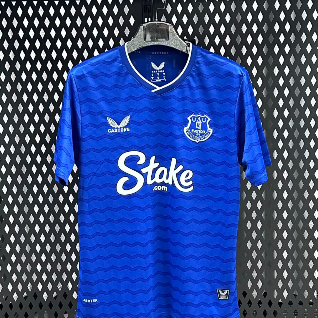 Maillot domicile Everton 25/26 Le 12 -ème Maillot, maillot de football avec logo et couleurs officielles, vue de face.