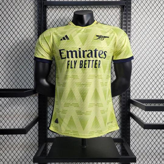Maillot domicile Arsenal 2023 2024 Le 12-ème Maillot, maillot de football rouge avec le logo du club et détails blancs.
