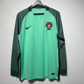 Maillot extérieur rétro Portugal 2016 à manches longues, par Le 12 -ème Maillot, avec logo national et design vintage.