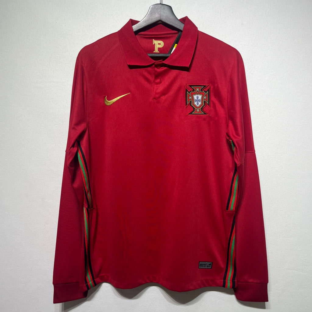 Maillot domicile rétro du Portugal 2020 à manches longues, marque Le 12 -ème Maillot, vue détaillée du haut.