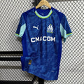 Maillot Marseille Third 2025/26 Le 12 -ème Maillot, maillot de football orange avec logo et détails de l'équipe sur le devant.