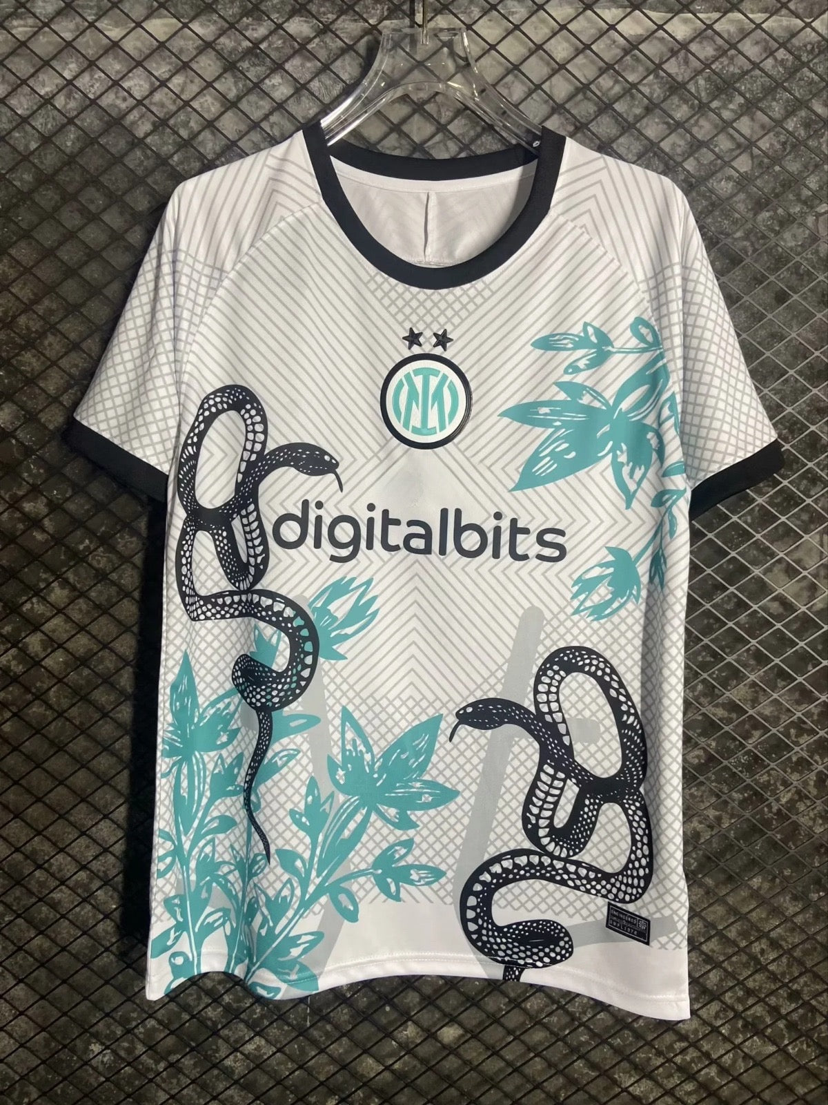 Maillot Inter Milan 24/25 Le 12 -ème avec motif serpent, maillot de football officiel de l'équipe italienne.