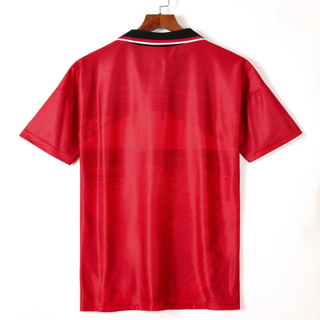 Maillot domicile rétro Manchester United 1994-1996, marque Le 12, vue d'ensemble du maillot de football rouge avec logo.