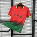 Maillot 25/26 AC Milan Le 12 -ème Maillot, maillot de football rouge avec logo du club et détails du design.