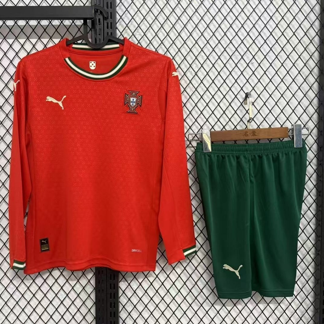 Ensemble de football Portugal domicile Le 12-ème Maillot, maillot à manches longues pour homme, vue avant du maillot rouge et vert.