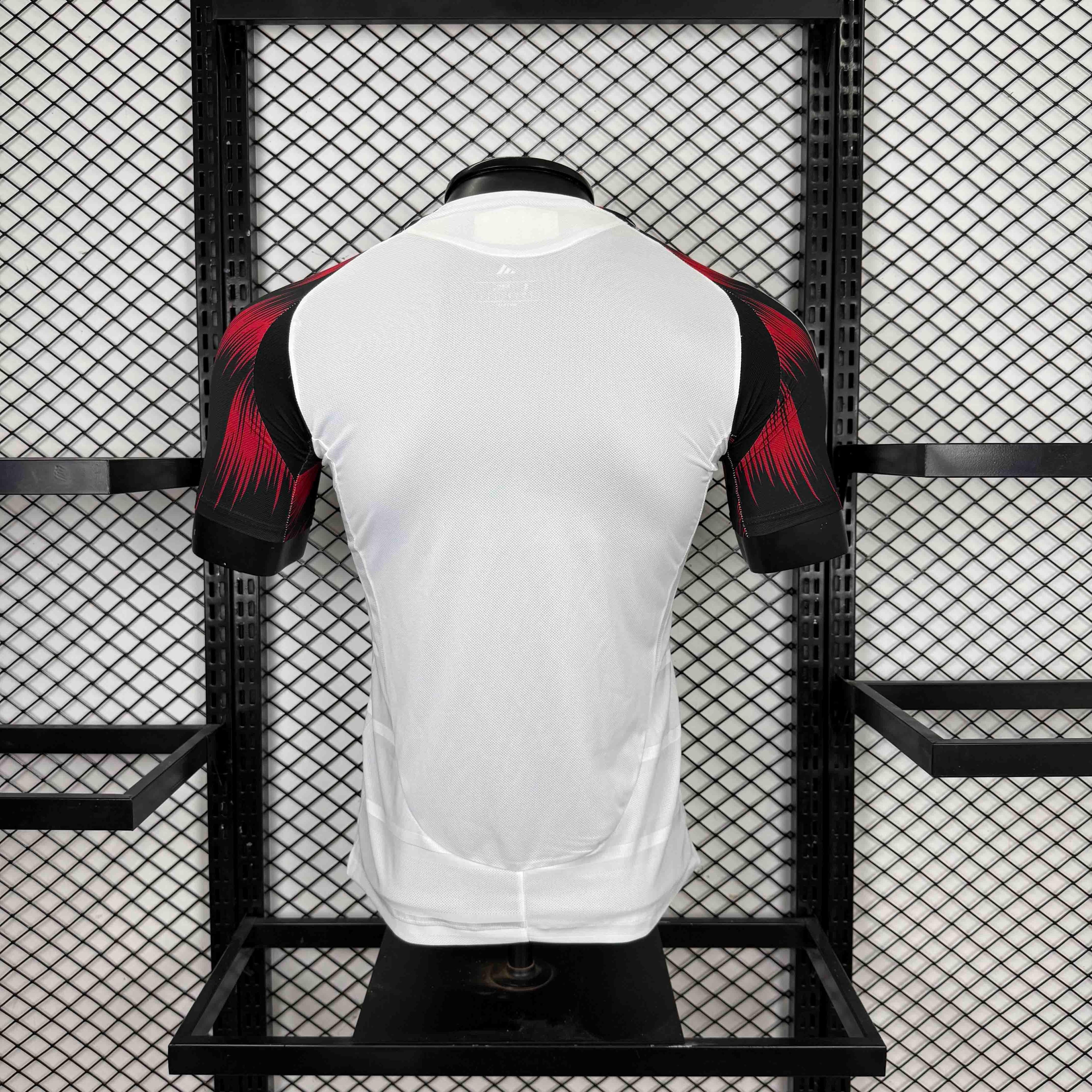 Maillot extérieur Flamengo 2025-26 Le 12 -ème Maillot, maillot de football avec logo Flamengo visible, couleur rouge et noir.
