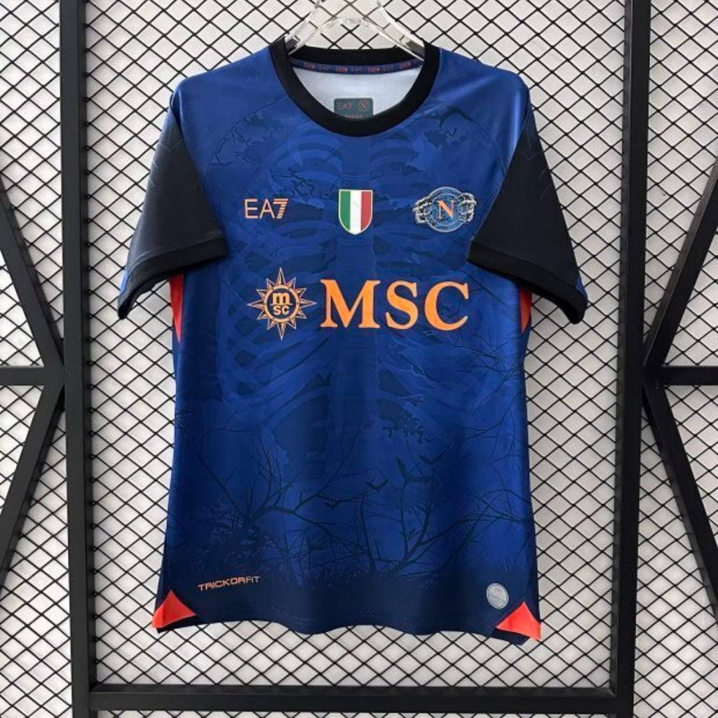Maillot de football Napoli 25/26 Halloween en bleu, par Le 12 -ème Maillot, vue de face avec logo et détails colorés.