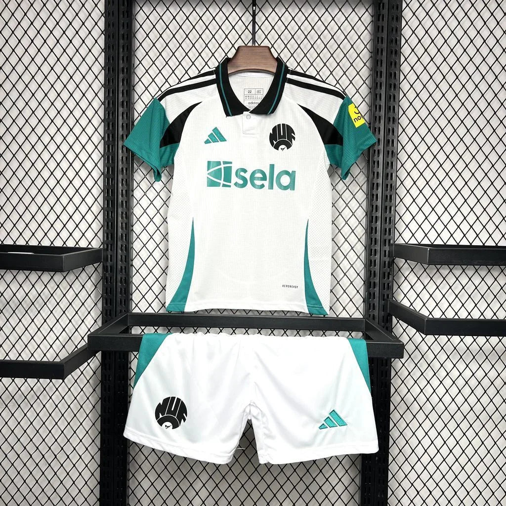 Jeu de maillot enfant Newcastle 2024-25, kit officiel Le 12 -ème Maillot avec maillot domicile et extérieur.