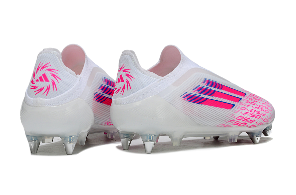 Crampons F50 Elite Laceless de Le 12 -ème Maillot, chaussures de football sans lacets, vue de face sur fond blanc