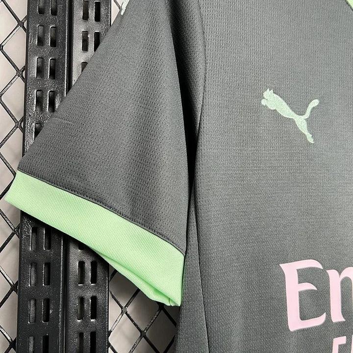 Maillot extérieur de football AC Milan 2024-2025 Le 12-ème Maillot, logo et design sportif visible sur le maillot.