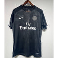 Maillot rétro PSG 2017-2018 third de Le 12 -ème Maillot, maillot de football avec logo et design vintage visible.