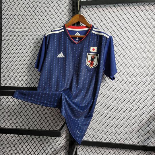 Maillot de football rétro Japon 2018 de la marque Le 12 -ème Maillot, vue de face avec le design traditionnel du Japon.