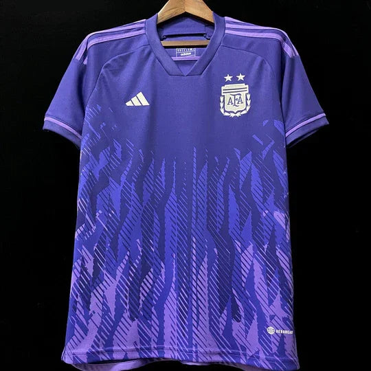 Maillot Argentine 2022/23 Coupe du Monde Le 12, maillot de football avec le drapeau argentin et motifs sportifs.
