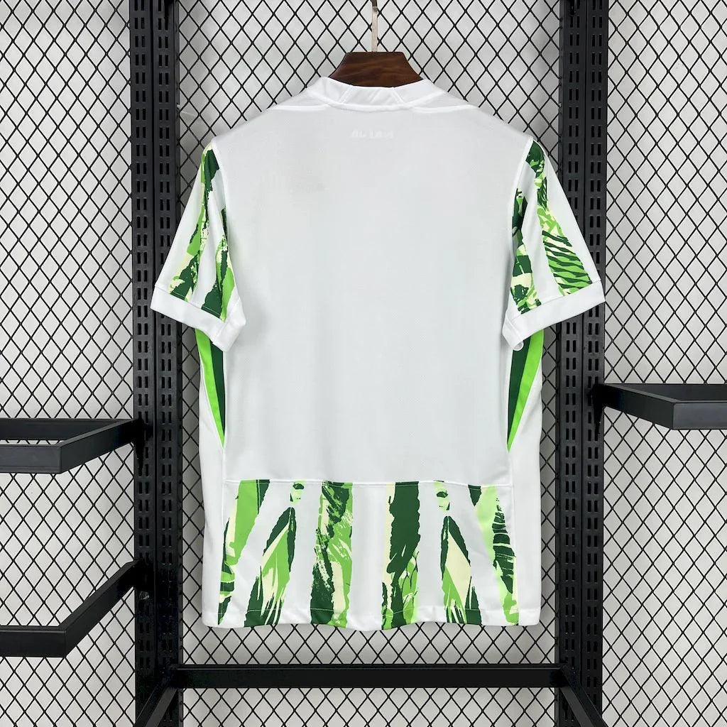 Maillot Nigeria 2025/26 Le 12 -ème Maillot, maillot de football avec les couleurs et logo de l'équipe nationale nigériane.