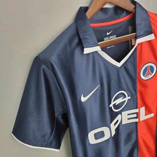 Maillot domicile rétro Paris Saint Germain 1998 de la saison, fabriqué par Le 12 -ème Maillot, vue front avec logo et détails du maillot