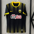 Maillot extérieur AEK Athens 25/26, marque Le 12 -ème Maillot, vue du maillot de football avec logo et détails colorés