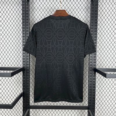 Maillot de football PSG 25/26 Le 12 -ème Maillot noir, modèle spécial, avec logo et détails visibles sur le maillot.